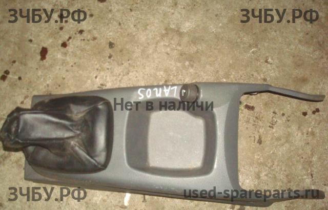 Chevrolet Lanos/Сhance Консоль между сиденьями (Подлокотник)