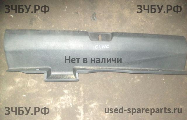 Honda Civic 8 (4D) Накладка задней панели