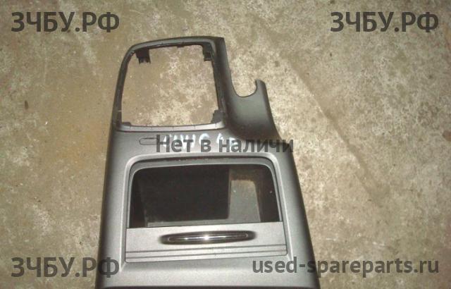 Honda Civic 8 (4D) Консоль между сиденьями (Подлокотник)