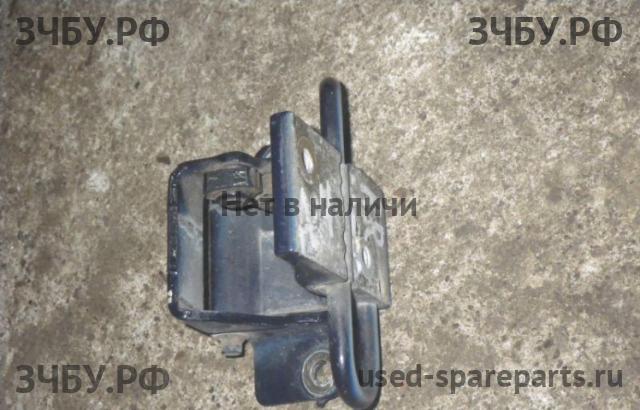 Audi A4 [B5] Петля двери
