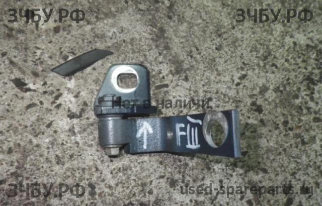 Ford Focus 3 Петля двери