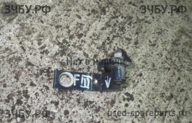 Ford Focus 3 Петля двери