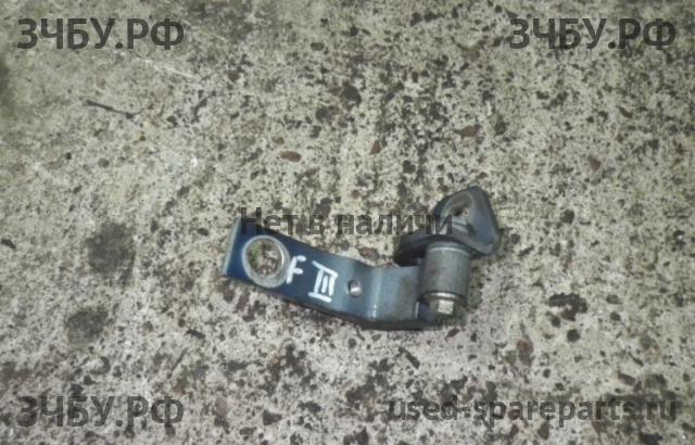Ford Focus 3 Петля двери