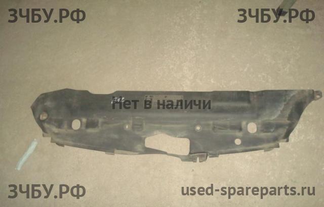 Toyota Corolla (E12) Молдинг решетки радиатора