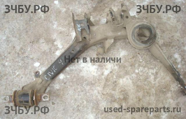 Honda Civic 8 (4D) Рычаг задний правый
