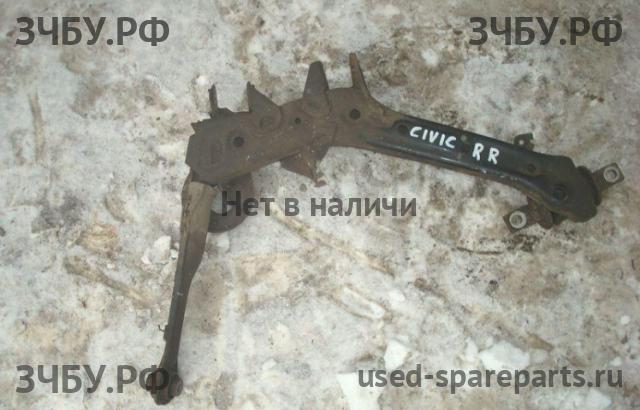Honda Civic 8 (4D) Рычаг задний правый