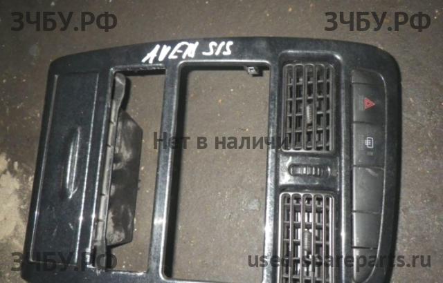 Toyota Avensis 1 Консоль между сиденьями (Подлокотник)