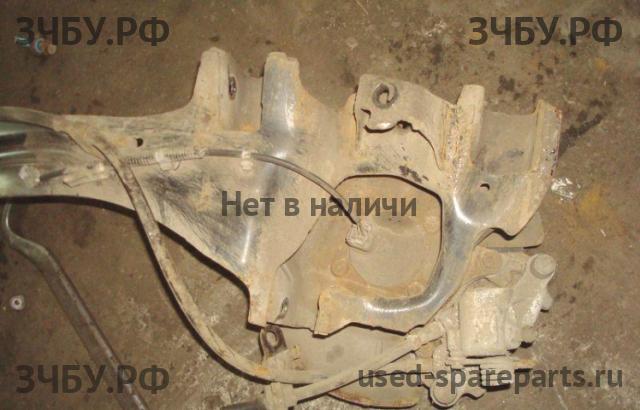 Mazda 3 [BK] Кулак задний левый