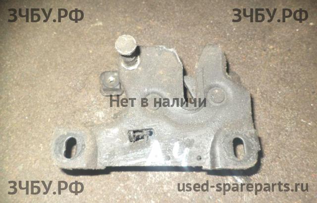 Audi A4 [B5] Замок капота
