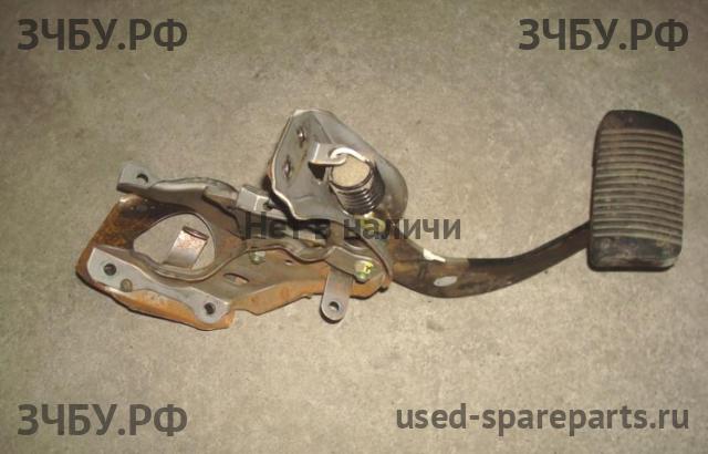 Toyota Land Cruiser 100 Педаль тормоза