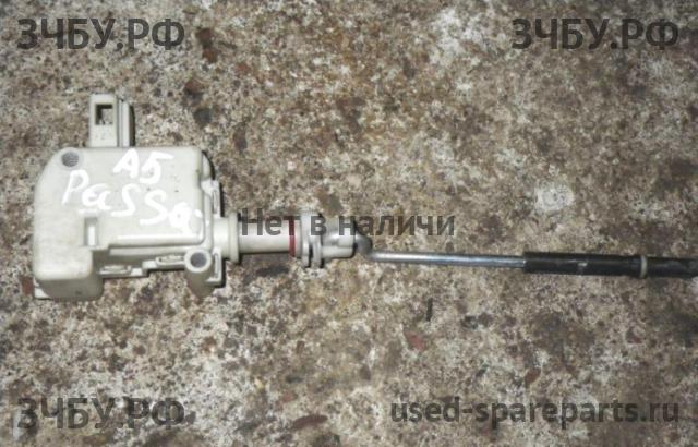 Volkswagen Passat B5 (рестайлинг) Активатор замка двери