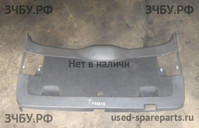 Volkswagen Touareg 1 Обшивка двери багажника