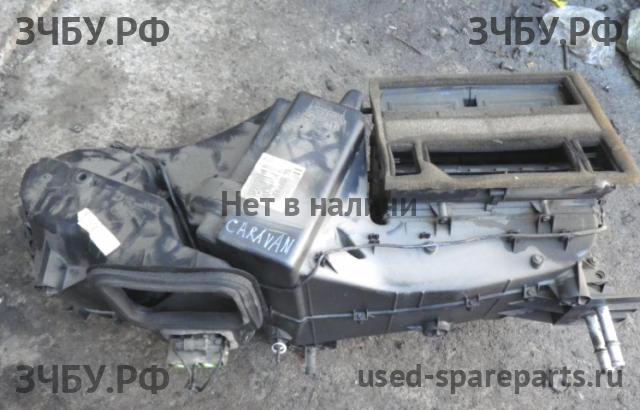 Chrysler Voyager/Caravan 3 Корпус отопителя (корпус печки)