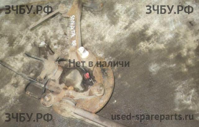 Hyundai Sonata 4 Кулак задний правый