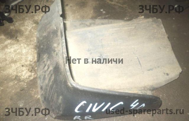 Honda Civic 8 (4D) Брызговик задний правый
