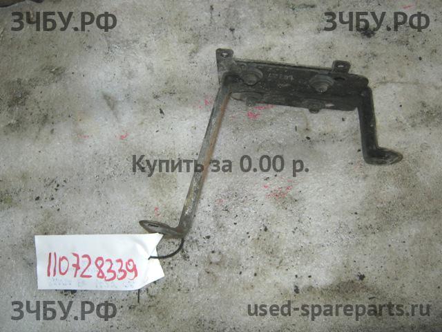 Hyundai Santa Fe 1 (SM) Кронштейн