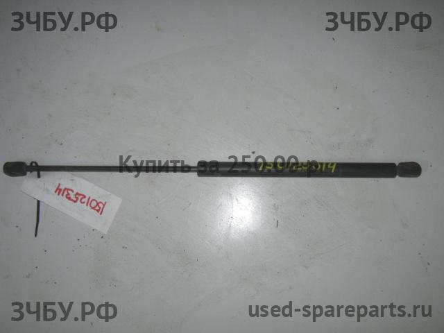 Ford Focus 1 Амортизатор крышки багажника