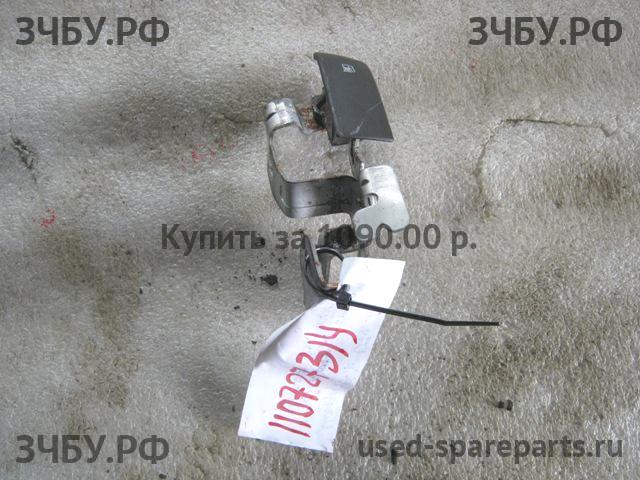 Mazda 3 [BK] Ручка открывания багажника