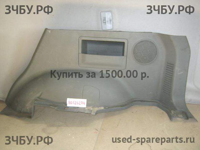 Hyundai Santa Fe 1 (SM) Обшивка багажника боковая правая