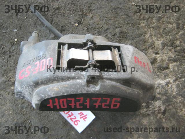 Lexus GS (3) 300/400/430 Суппорт передний левый (в сборе со скобой)
