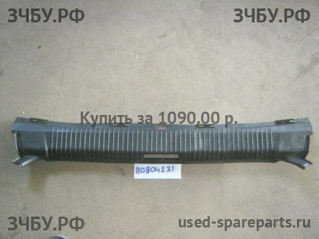 Daewoo Nexia (2008>) Накладка крышки багажника