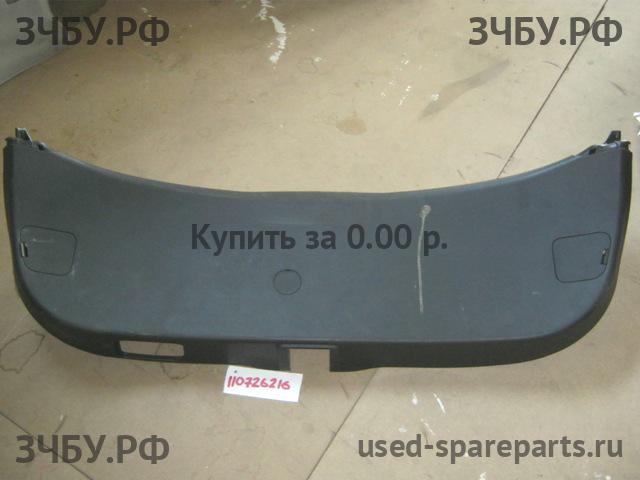 Mazda 3 [BK] Накладка крышки багажника