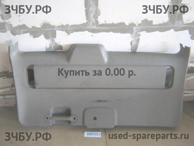 Chrysler Voyager/Caravan 4 Обшивка крышки багажника