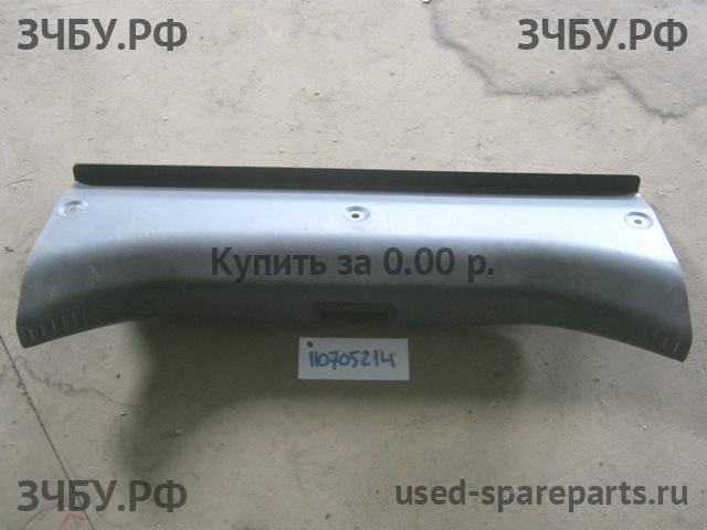 KIA Spectra Накладка крышки багажника