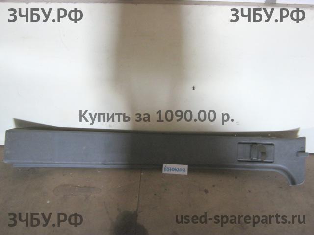 Volkswagen LT (2) Накладка стойки средней левой