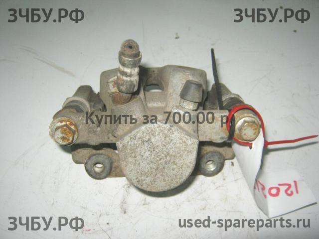 Toyota Avensis 2 Суппорт задний правый (в сборе со скобой)
