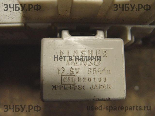 Toyota RAV 4 (2) Блок предохранителей (в салон)