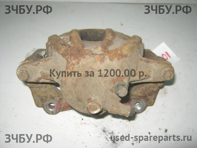 Toyota Avensis 2 Суппорт передний правый (в сборе со скобой)