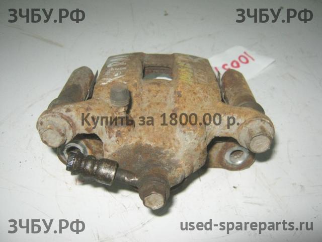 Nissan X-Trail 1 (T30) Суппорт задний правый (в сборе со скобой)