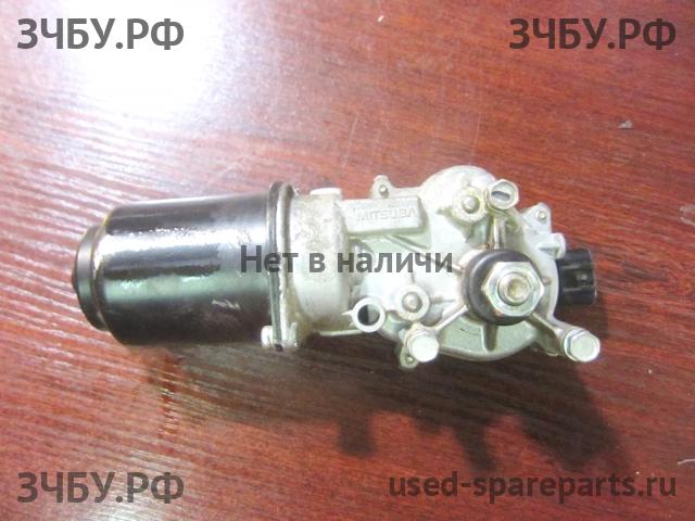 Renault Duster Молдинг решетки радиатора