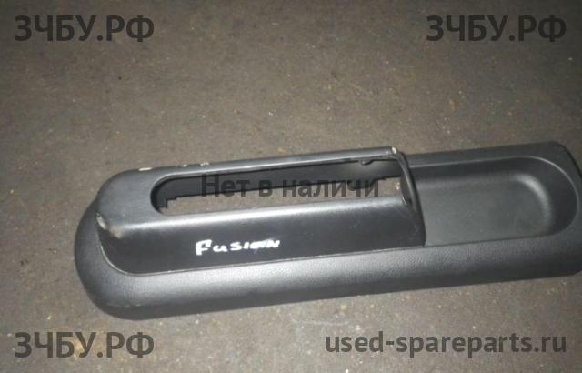 Ford Fusion Консоль между сиденьями (Подлокотник)