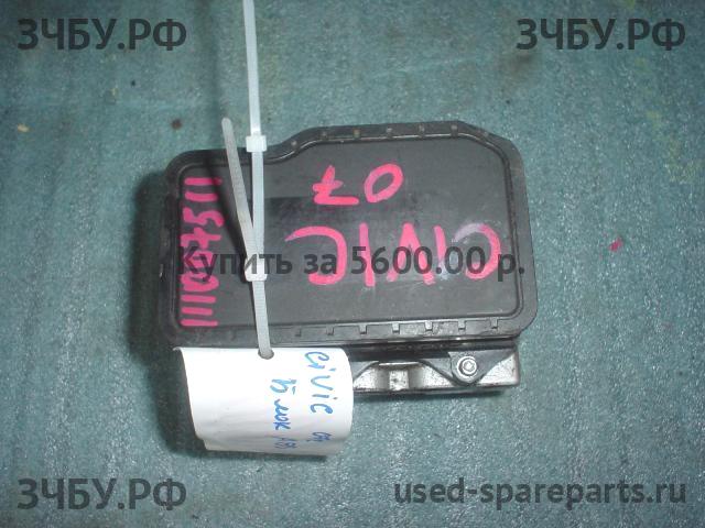 Honda Civic 8 (4D) Блок ABS (насос)