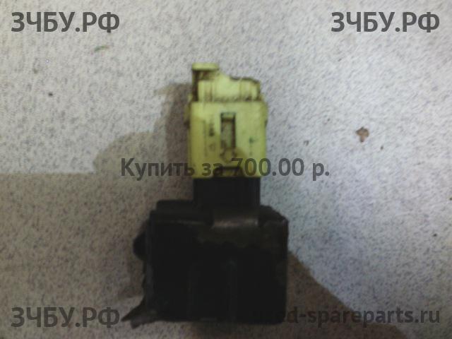 Mitsubishi L200 (3)[K6;K7] Датчик удара AIR BAG (SRS)