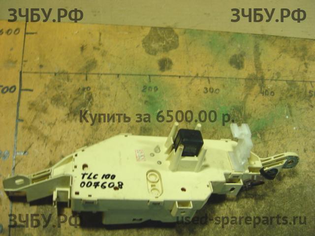 Toyota Land Cruiser 100 Блок предохранителей (в салон)