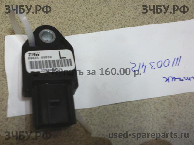 Toyota Avensis 2 Датчик удара AIR BAG (SRS)