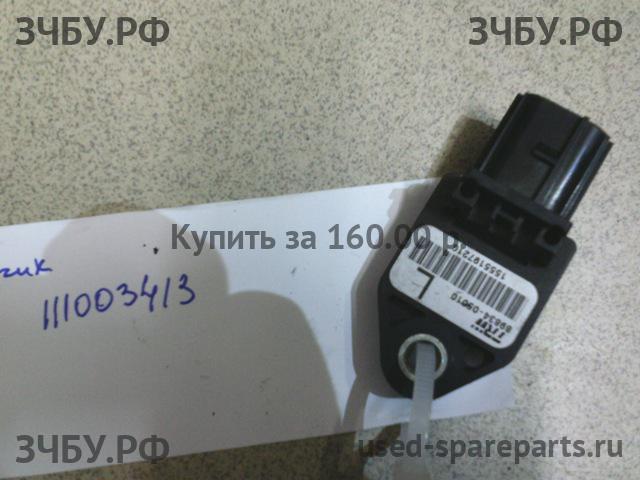 Toyota Avensis 2 Датчик удара AIR BAG (SRS)