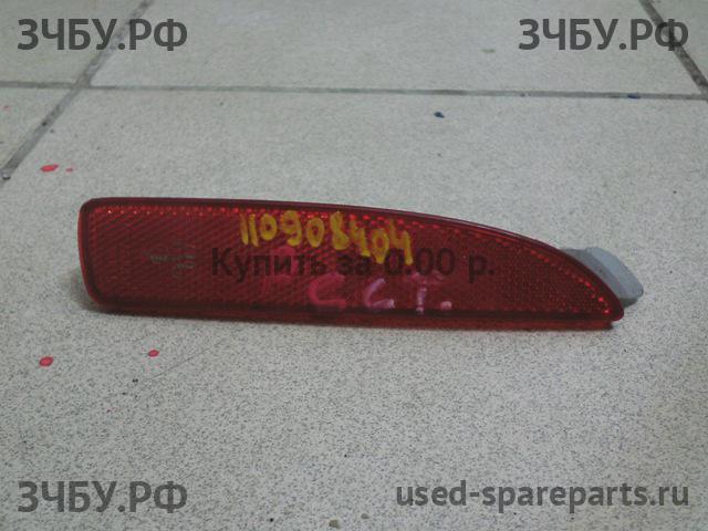 Mazda 3 [BK] Отражатель в бампер правый