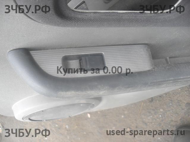 Nissan X-Trail 1 (T30) Кнопка стеклоподъемника задняя правая