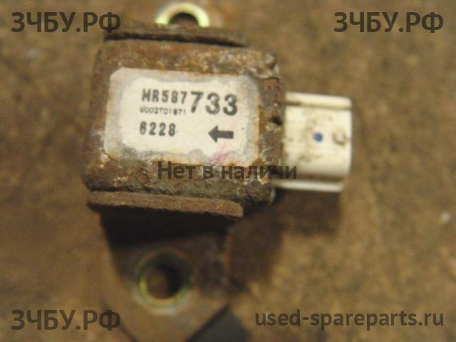 Mitsubishi Outlander 1 (CU) Датчик удара AIR BAG (SRS)