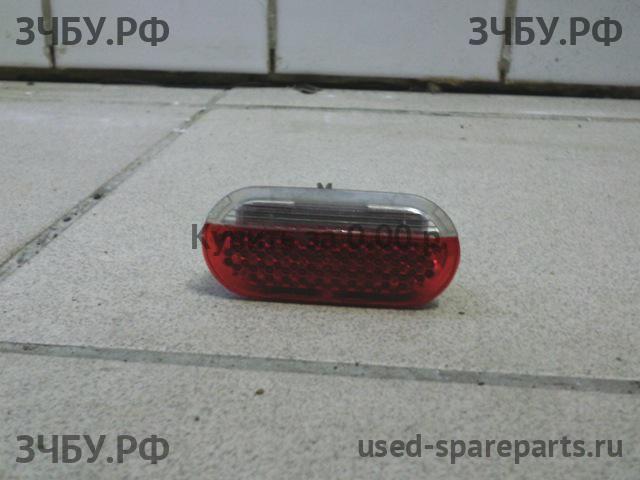Volkswagen Jetta 2 [19E] Отражатель