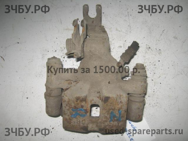 Mazda 323 [BJ] Суппорт задний правый (в сборе со скобой)