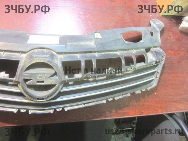 Opel Astra H Решетка радиатора