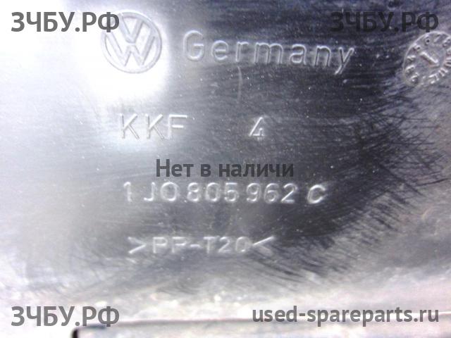 Volkswagen Golf 4 Панель передняя (телевизор)