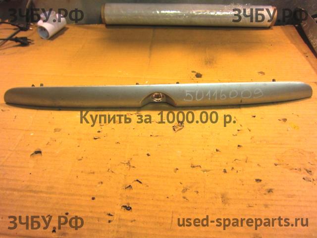 Mitsubishi Carisma (DA) 2000-> Накладка на крышку багажника