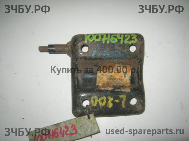 Mitsubishi L200 (4)[KB] Седло задней рессоры