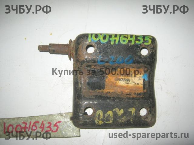 Mitsubishi L200 (4)[KB] Седло задней рессоры